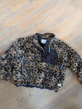 Mountain And Isles Fleece Pullover